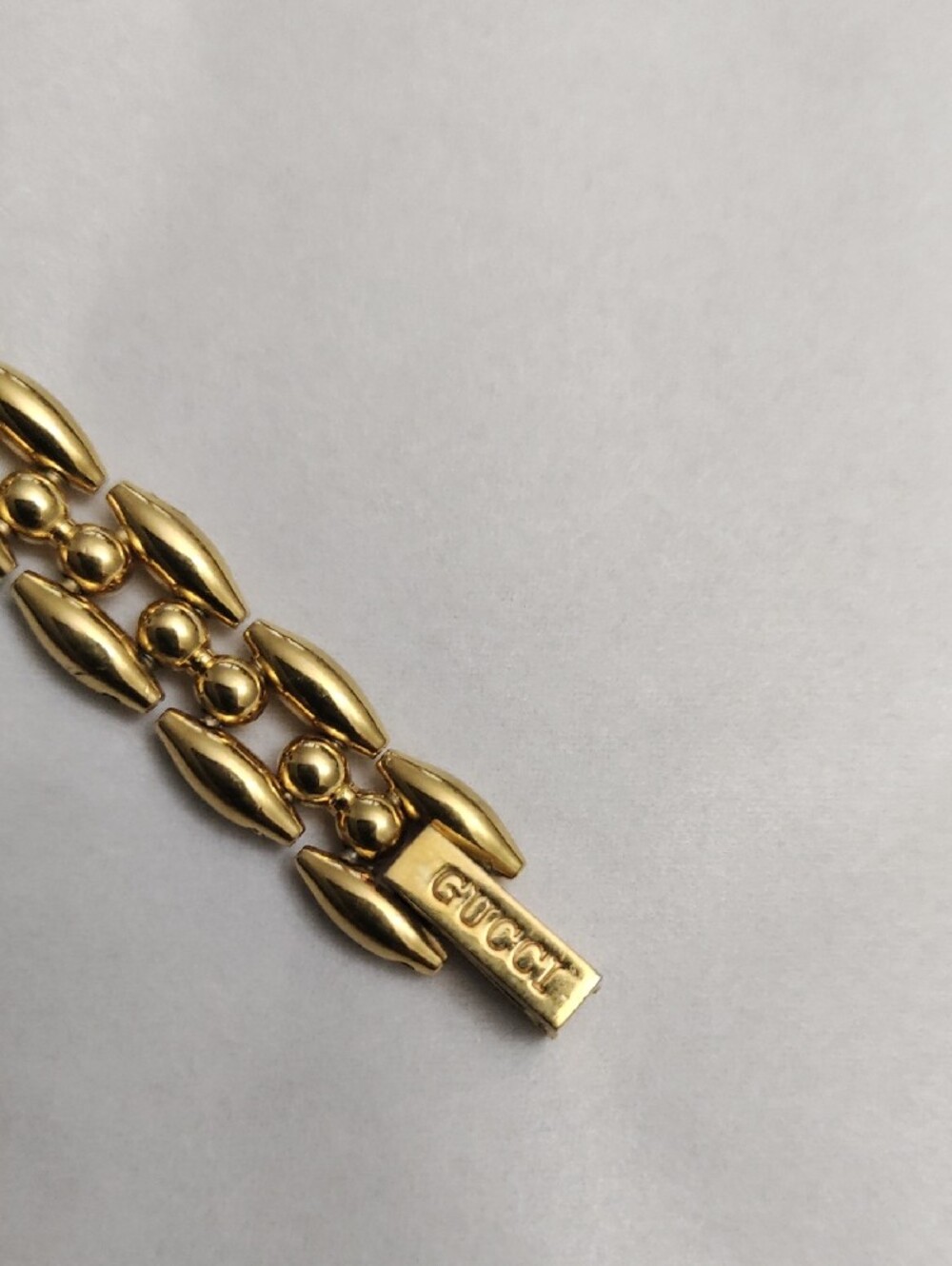Gucci Gold Chain Bracelet Watch with Metallic Red Bezel - Picture 5 of 7